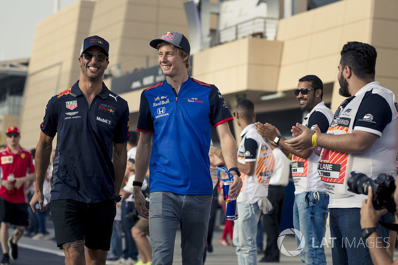 Daniel Ricciardo, Red Bull Racing and Brendon Hartley, Scuderia Toro Rosso on the drivers parade