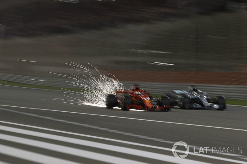 Себастьян Феттель, Ferrari SF71H, и Льюис Хэмилтон, Mercedes AMG F1 W09