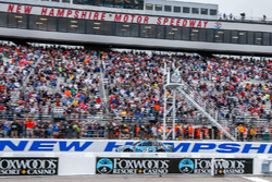 Kevin Harvick, Stewart-Haas Racing, Ford Fusion takes the win