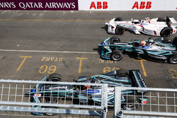 Nelson Piquet Jr., Jaguar Racing, Jose Maria Lopez, Dragon Racing, avoid the stationary Mitch Evans, Jaguar Racing, at the start of the race