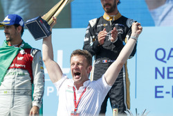 Allan McNish, Team Principal, Audi Sport Abt Schaeffler, reçoit le trophée constructeurs
