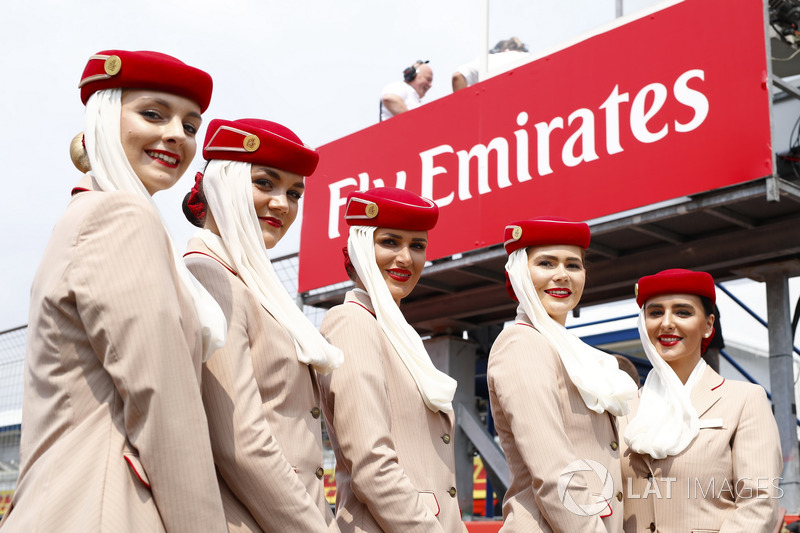 Chicas de Emirates en la grilla