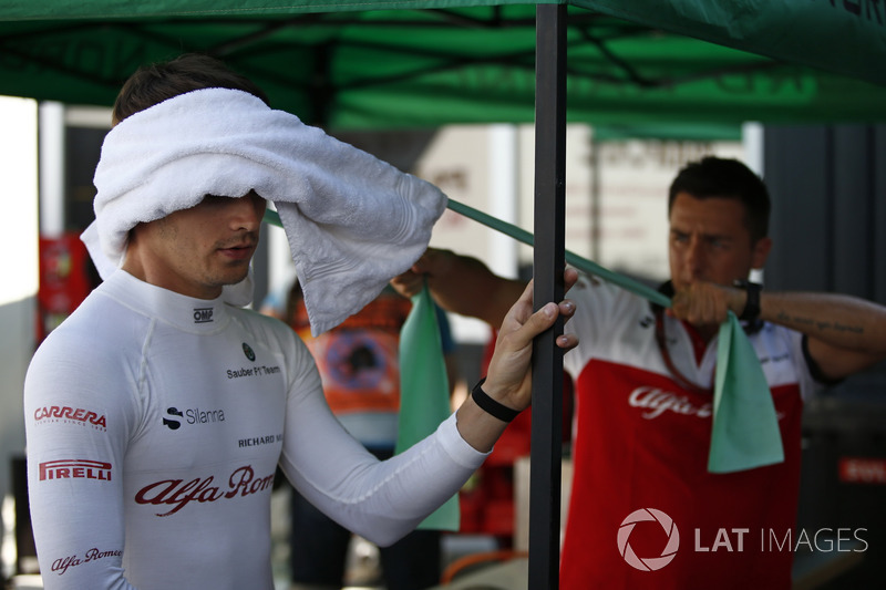 Charles Leclerc, Sauber s'échauffe