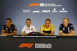 Технічний директор Force India Еді Гран, технічний директор Renault Sport F1 Team Боб Белл, технічний директор Williams Падді Лоу, головний інженер Red Bull Racing П'єр Ваш