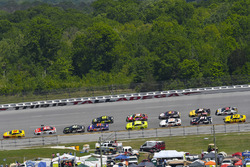 Joey Logano, Team Penske, Ford Fusion Shell Pennzoil, Paul Menard, Wood Brothers Racing, Ford Fusion Motorcraft / Quick Lane Tire & Auto Center