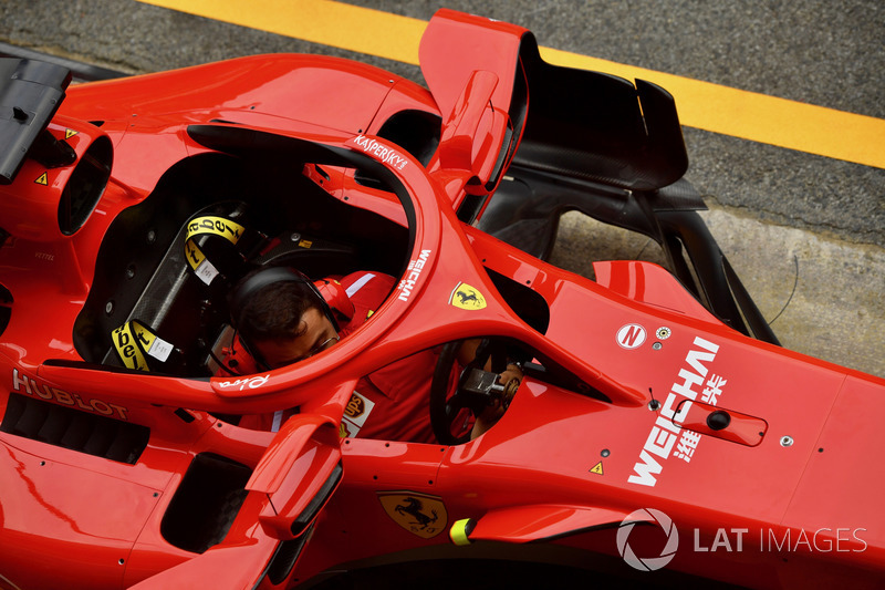 Автомобиль Ferrari SF71H