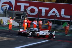 Les vainqueurs #8 Toyota Gazoo Racing Toyota TS050: Sébastien Buemi, Kazuki Nakajima, Fernando Alonso