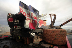 La voiture accidentée de Mark Webber, Red Bull Racing RB6