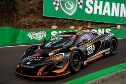 #58 YNA Autosport McLaren 650S GT3: Shane Van Gisbergen, Craig Lowndes, Co?me Ledogar