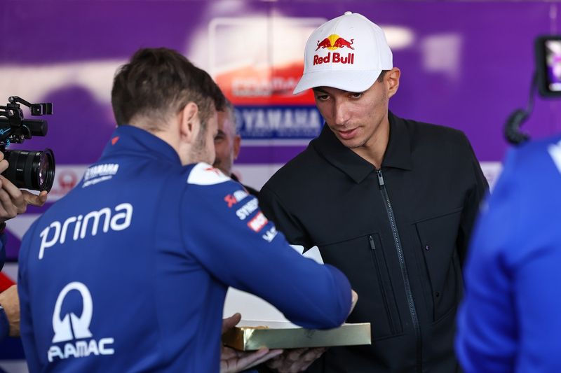 Toprak Razgatlioglu, Pramac Racing offre un baklava à son mécanicien