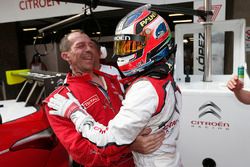 Le poleman Jose Maria Lopez, Citroën C-Elysée WTCC, Citroën World Touring Car Team WTCC avec Yves Matton, directeur de Citroen Racing