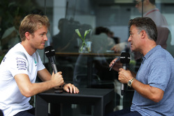 Nico Rosberg, Mercedes AMG F1 avec Jean Alesi, Canal+
