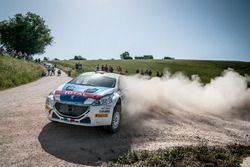 Paolo Andreucci e Anna Andreussi, Peugeot 208 T16, Peugeot Sport Italia, festaggiano la vittoria