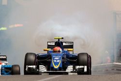 Felipe Nasr, Sauber C35 with a blown engine during qualifying