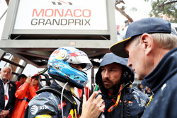 Daniel Ricciardo, Red Bull Racing en race engineer Simon Rennie op de grid