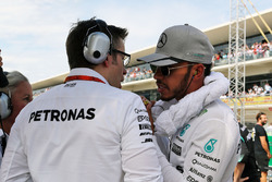 Lewis Hamilton, Mercedes AMG F1 with Andrew Shovlin, Mercedes AMG F1 Engineer on the grid