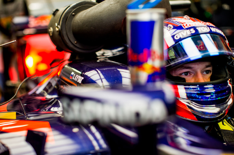 2016 год. В боксах Toro Rosso на второй пятничной тренировке