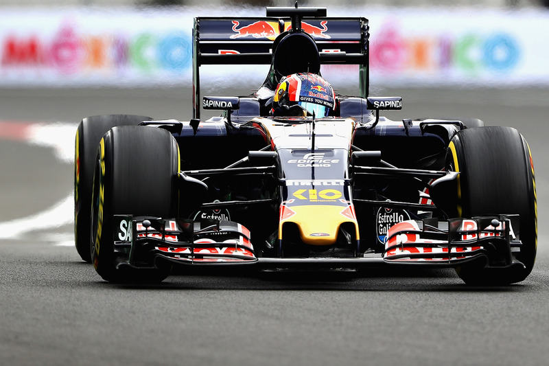 2016 год. За рулем болида Toro Rosso STR11 на первой пятничной тренировке