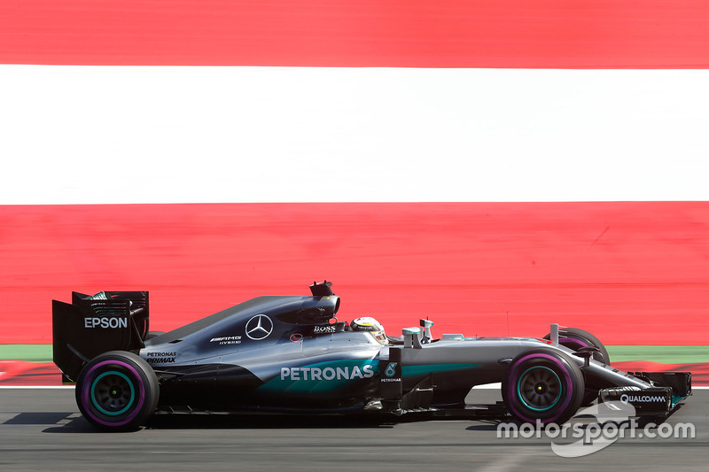16. Льюис Хэмилтон, Mercedes F1 W07 Hybrid, Шпильберг-2016. Время: 1:06.228*