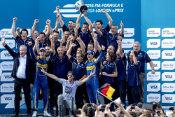Nicolas Prost, Renault e.Dams; Sebastien Buemi, Renault e.Dams and the Renault eDams team celebrate