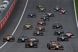 Start: Antonio Giovinazzi, PREMA Racing memimpin