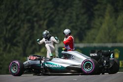 Nico Rosberg, Mercedes AMG F1 W07 Hybrid, victime d'un accident