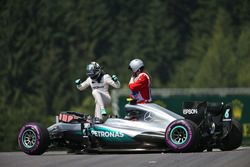 Nico Rosberg, Mercedes AMG F1 W07 Hybrid crashed in the third practice session