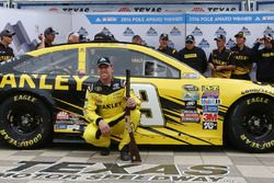 Polesitter Carl Edwards, Joe Gibbs Racing Toyota