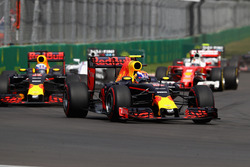 Max Verstappen, Red Bull Racing RB12, Daniel Ricciardo, Red Bull Racing RB12, Sebastian Vettel, Ferrari SF16-H