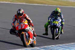 Marc Marquez, Repsol Honda Team; Valentino Rossi, Yamaha Factory Racing