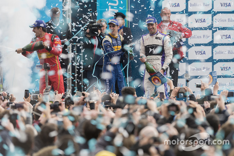 Podio: ganador de la carrera Lucas di Grassi, ABT Schaeffler Audi Sport, segundo lugar Jean-Eric Vergne, DS Virgin Racing, tercer lugar Sébastien Buemi, Renault e.Dams