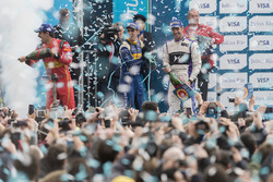 Podium: winnaar Lucas di Grassi, ABT Schaeffler Audi Sport, 2e plaats Jean-Eric Vergne, DS Virgin Ra