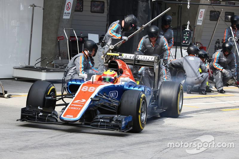 Rio Haryanto, Manor Racing MRT05 pit stop