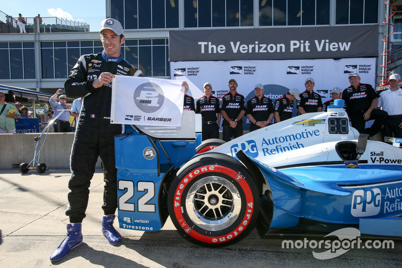 Ganador de la pole Simon Pagenaud, Team Penske Chevrolet