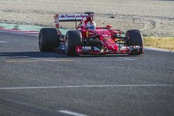 Sebastian Vettel, Ferrari SF15-T, prova le Pirelli 2017