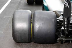 Mercedes AMG F1 W06 Hybrid avec les pneus Pirelli 2017 et 2016