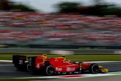 Pierre Gasly, PREMA Racing overtakes Jordan King, Racing Engineering