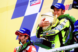 Podium : le vainqueur Valentino Rossi, Honda Team, et le deuxième Max Biaggi, Yamaha Team