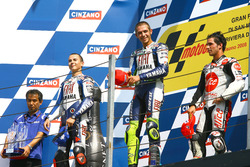 Podium: Sieger Valentino Rossi, Yamaha; 2. Jorge Lorenzo, Yamaha; 3. Toni Elias, Pramac Ducati