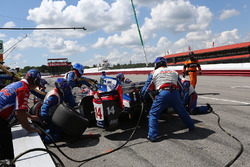 Takuma Sato, A.J. Foyt Enterprises Honda, pit action