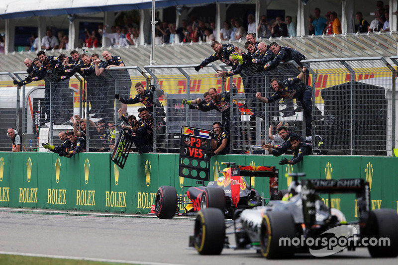 Max Verstappen, Red Bull Racing RB12 celebrates his third position at the end of the race