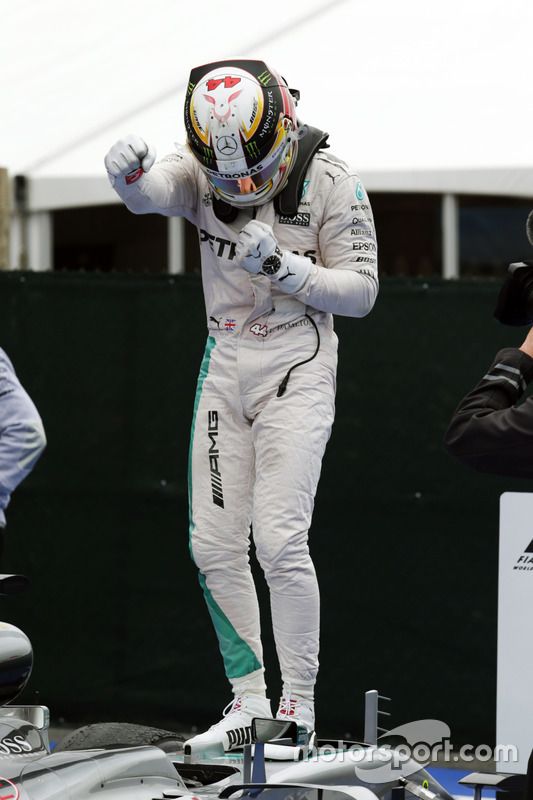 Ganador, Lewis Hamilton, Mercedes AMG F1 W07 Hybrid celebra