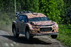 Kris Meeke tests Citroテォn C3 WRC 2017