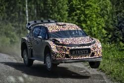 Kris Meeke tests Citroテォn C3 WRC 2017