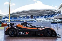 Coche Radical que participará en la carrera de campeones de 2017 en Miami en el Marlins Park