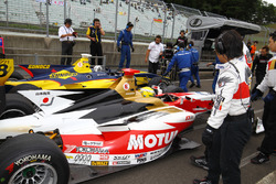 小林可夢偉(SUNOCO Team LeMans)と山本尚貴(TEAM 無限)