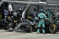 Nico Rosberg, Mercedes AMG F1 W07 Hybrid, pit action