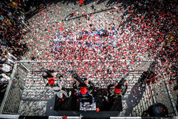 Podio: ganador Simon Pagenaud, Equipo Penske Chevrolet, segundo lugar tercer lugar Graham Rahal, Rah