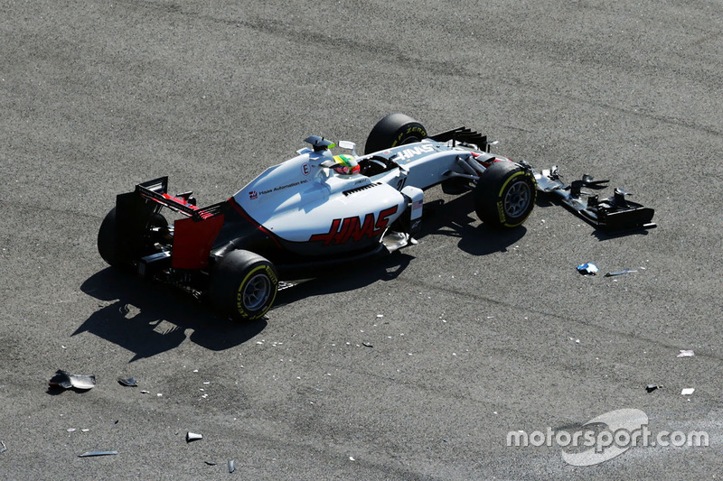 Esteban Gutiérrez, Haas F1 Team VF-16 choca en la arrancada