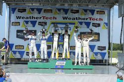 Podium GTLM : les vainqueurs Antonio Garcia, Jan Magnussen, Corvette Racing, les deuxièmes Joey Hand, Dirk Müller, Ford Performance Chip Ganassi Racing, les troisièmes Earl Bamber, Frédéric Makowiecki, Porsche Team North America